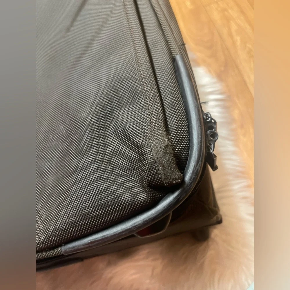 Tumi G4 22904B4 wheeled travel luggage